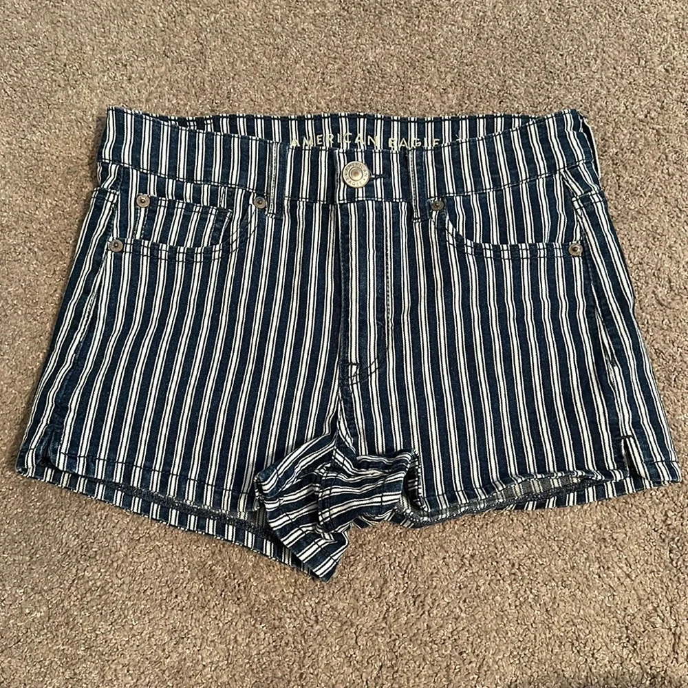 American Eagle 4 blue and white striped shorts - Picture 1 of 3